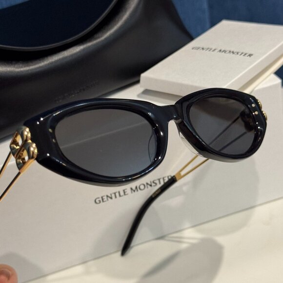 Gentle Monster Designer Oval Black Sunglasses Minimal Luxury Look main image 5